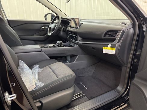 Certified 2026 Nissan Rogue SV AWD/4WD image 26