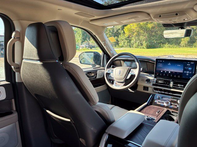 Used 2023 Lincoln Navigator Reserve AWD/4WD image 26