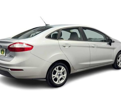 Used 2015 Ford Fiesta SE FWD image 2