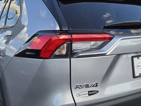 Used 2025 Toyota RAV4 XLE AWD/4WD image 9