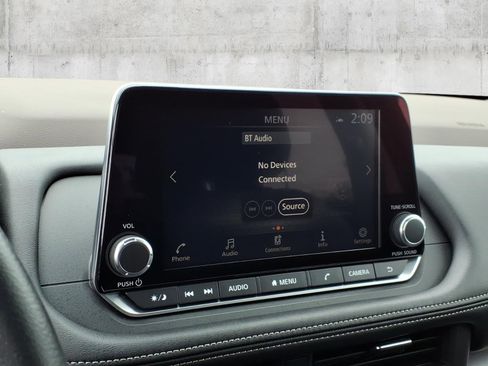 Used 2023 Nissan Rogue SV image 16