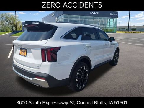 Used 2025 Kia Sorento EX w/ Panoramic Sunroof Package AWD/4WD image 6