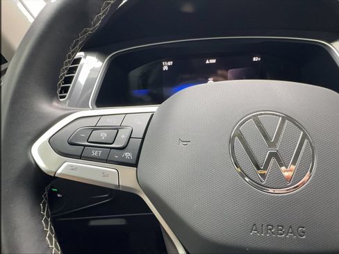 Used 2024 Volkswagen Tiguan SE FWD image 41