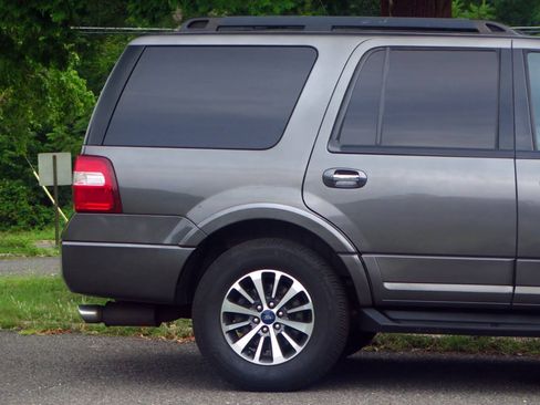Used 2016 Ford Expedition XLT w/ Equipment Group 202A AWD/4WD image 30
