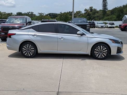 Used 2023 Nissan Altima 2.5 SV FWD image 4