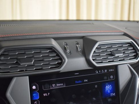 Used 2019 Lamborghini Urus AWD/4WD image 31