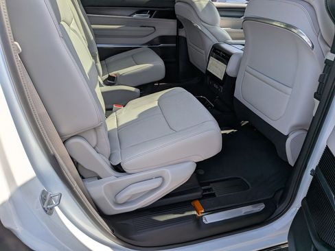 New 2026 Jeep Grand Wagoneer Summit AWD/4WD image 32