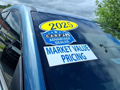 Certified 2025 Chevrolet Traverse Z71 w/ LPO, Floor Liner Package AWD/4WD image 9