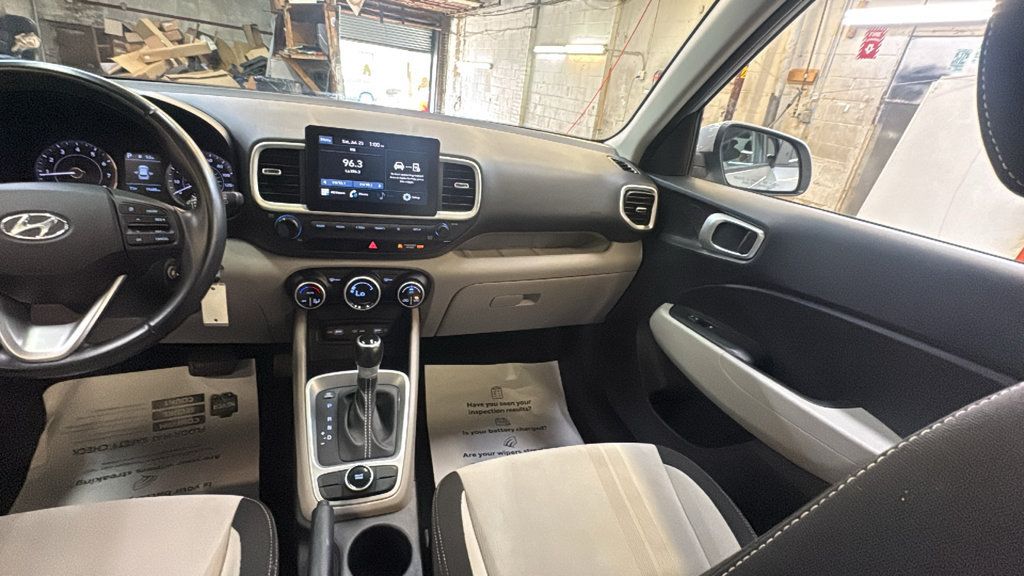 Used 2022 Hyundai Venue SEL w/ Cargo Package FWD image 30