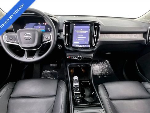 Certified 2025 Volvo XC40 B5 Plus AWD/4WD image 19