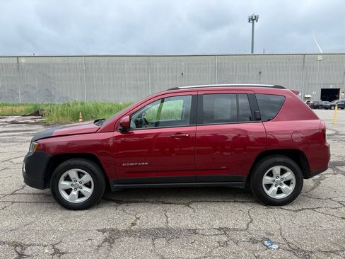 Used 2016 Jeep Compass Latitude FWD image 3