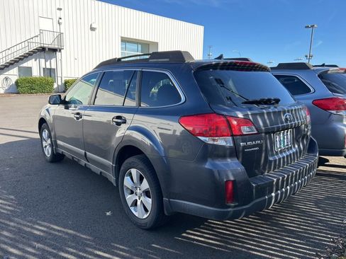 Used 2011 Subaru Outback 2.5i Limited image 2