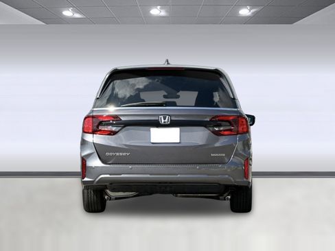 New 2026 Honda Odyssey Touring image 9