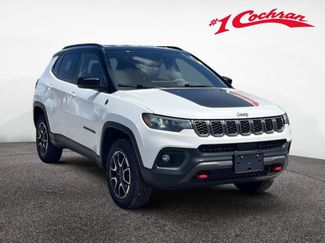 Used 2024 Jeep Compass Trailhawk AWD/4WD video 1