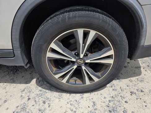Used 2018 Nissan Rogue SL FWD image 22