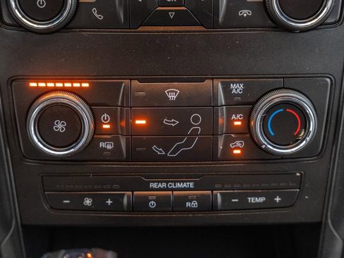 Used 2018 Ford Explorer XLT AWD/4WD image 21