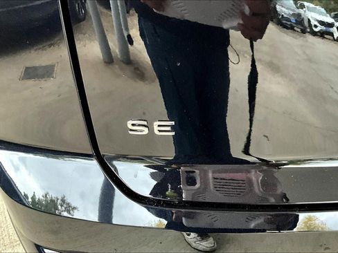 New 2026 Volkswagen Atlas Cross Sport SE image 7