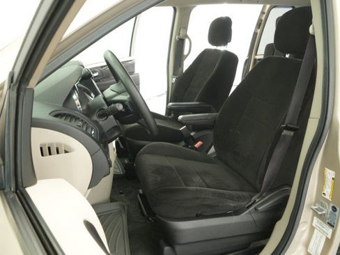 Used 2013 Dodge Grand Caravan SXT image 34