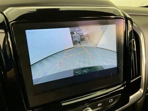 Used 2023 Chevrolet Traverse LT FWD image 12