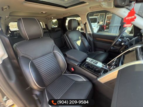 Used 2017 Land Rover Discovery HSE image 30
