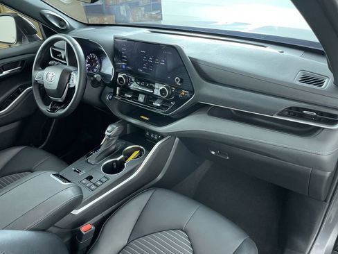 Used 2023 Toyota Highlander XSE image 29