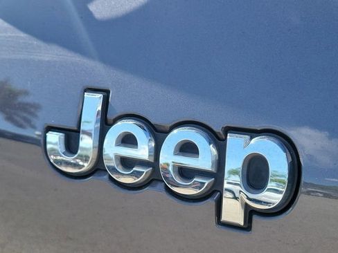 Used 2023 Jeep Grand Cherokee L Laredo RWD image 10
