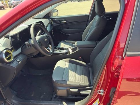 Used 2026 Chevrolet Trax LT w/ Driver Confidence Package FWD image 14