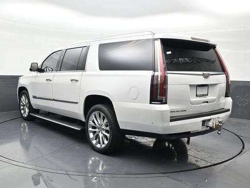 Used 2019 Cadillac Escalade ESV Premium Luxury RWD image 3