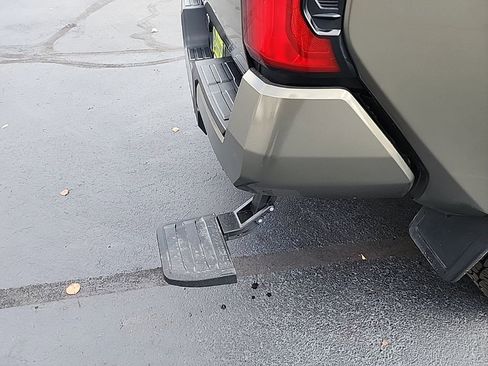 Used 2025 Toyota Tacoma TRD Off-Road image 7