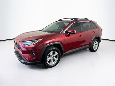Used 2019 Toyota RAV4 XLE w/ Convenience Package FWD image 3