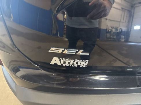 Used 2024 Ford Edge SEL w/ Convenience Package image 7