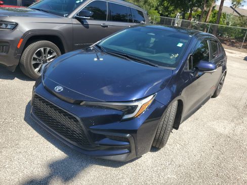 Used 2023 Toyota Corolla SE w/ SE Premium Package FWD image 4