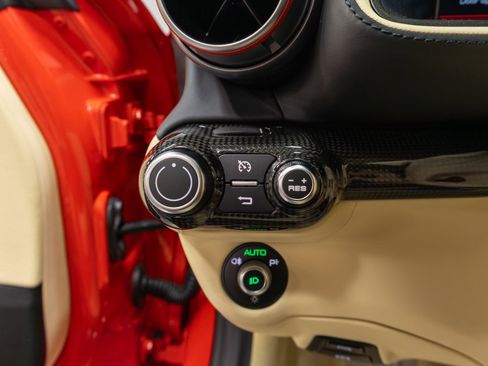 Used 2018 Ferrari 812 Superfast image 84