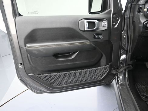 Certified 2025 Jeep Gladiator Sport image 10