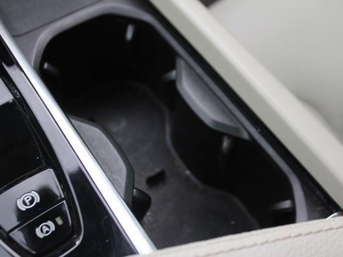 Used 2022 Volvo XC60 T8 Inscription Expression w/ Advanced Package image 26