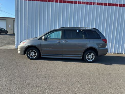 Used 2004 Toyota Sienna FWD image 3