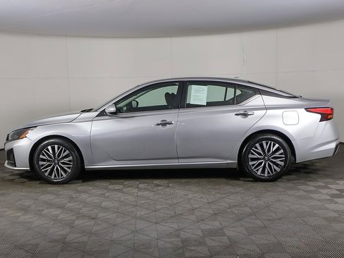 Used 2023 Nissan Altima 2.5 SV image 14