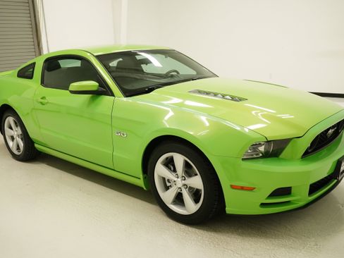 Used 2014 Ford Mustang GT image 3