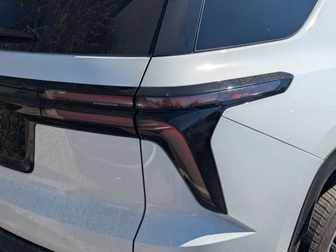 Used 2026 Chevrolet Traverse LT w/ Driver Confidence Package image 7