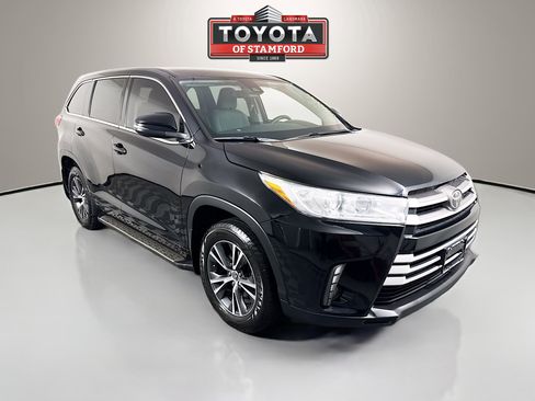 Used 2018 Toyota Highlander LE image 1