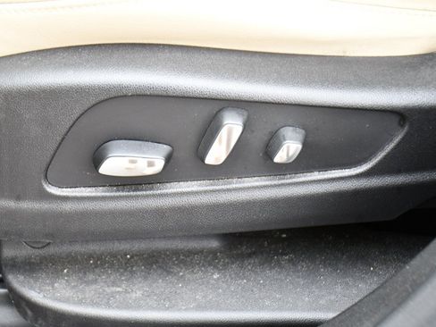 Used 2018 Cadillac XT5 Luxury w/ LPO, Wheel Lock Package image 14