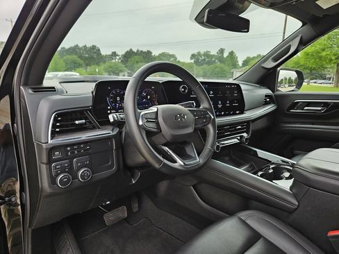Used 2025 Chevrolet Tahoe Z71 AWD/4WD image 16