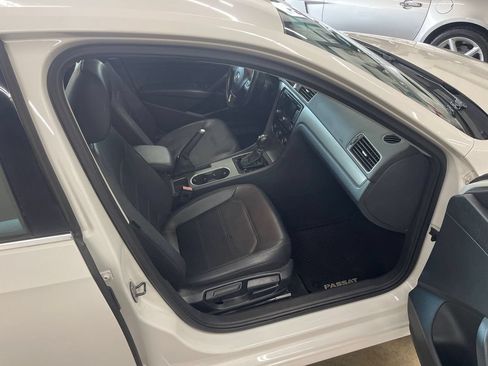 Used 2014 Volkswagen Passat TDI SE FWD image 38
