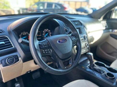 Used 2017 Ford Explorer XLT image 13