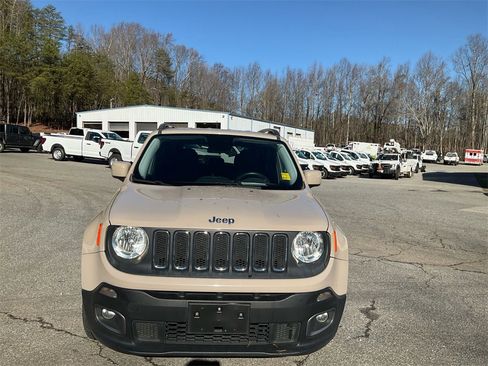 Used 2015 Jeep Renegade Latitude image 2