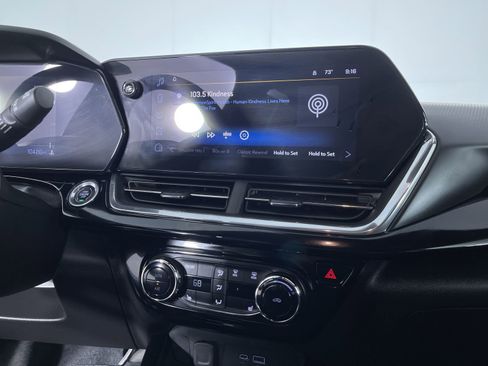 Used 2025 Chevrolet Trax RS w/ Driver Confidence Package image 18