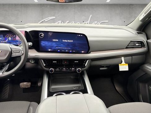 Certified 2025 Chevrolet Suburban LS image 3