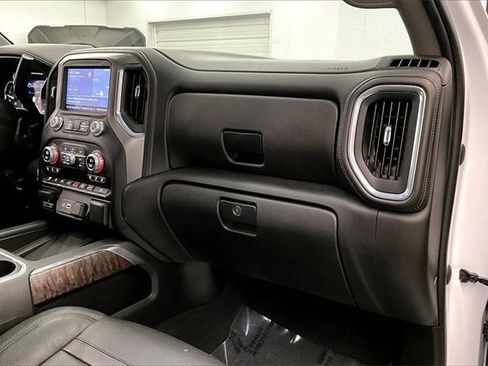Used 2022 GMC Sierra 3500 Denali w/ Denali Ultimate Package image 16