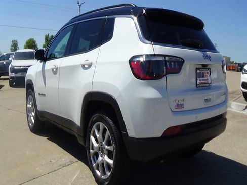 Certified 2025 Jeep Compass Limited AWD/4WD image 8