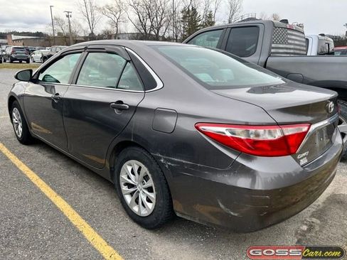 Used 2017 Toyota Camry LE image 4